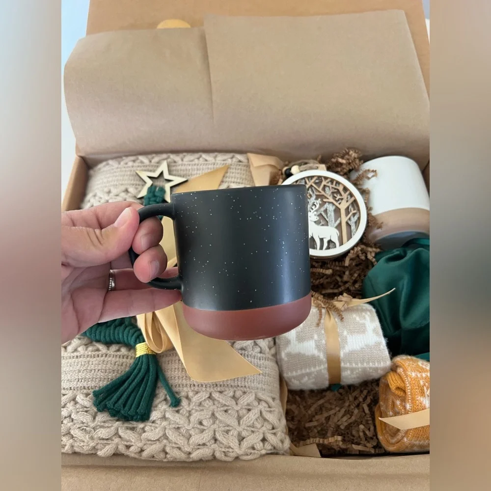 Cozy Holiday Throw Gift Set - Cream Knit Blanket & Forest Green Accents